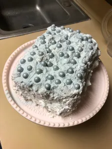 How to Make a Gray Ice Cream Cake