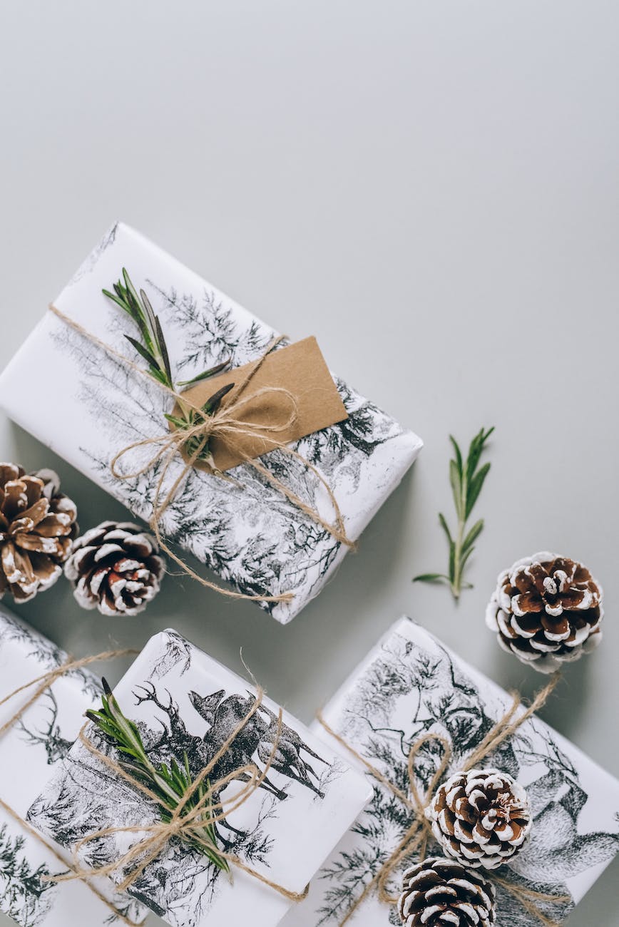 How to Make Simple Homemade Christmas Gifts