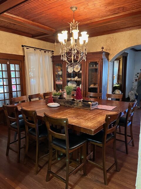 large dining table at the Wilson's on the tour of homes